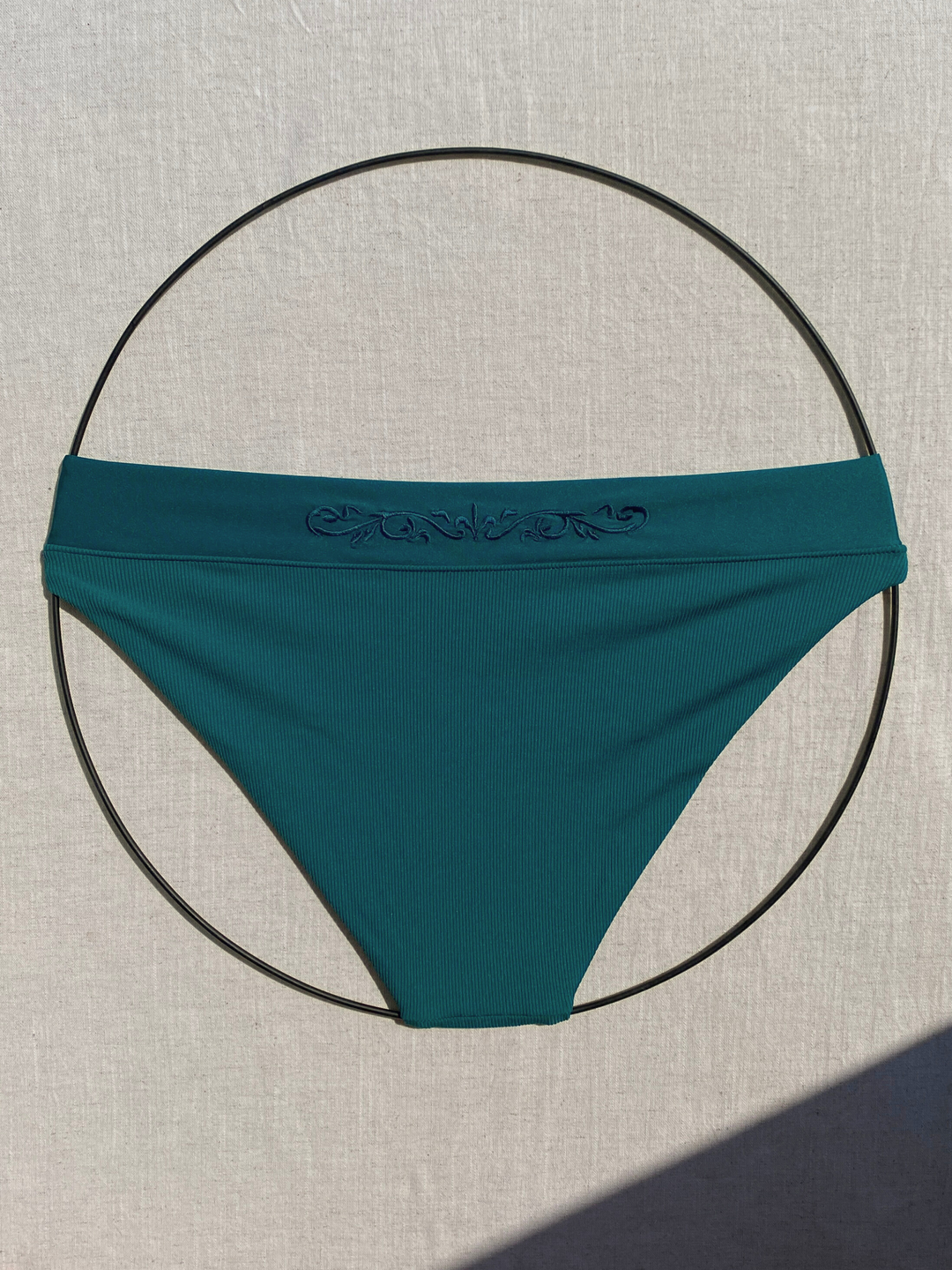 Bikini bottom classic in green with rib fabric and embroidery, back