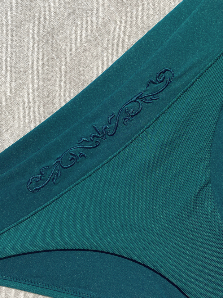 Bikini bottom classic in green with rib fabric and embroidery on waistband