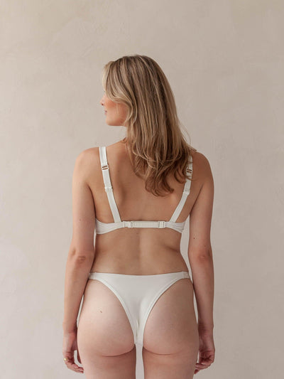 Bikini top with underwire in white, adjustable band size and shoulder straps, backside