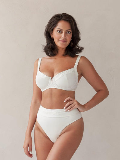 Bikini top balcony underwire and high-waist bottom in white with rib fabric and embroidery, woman torso